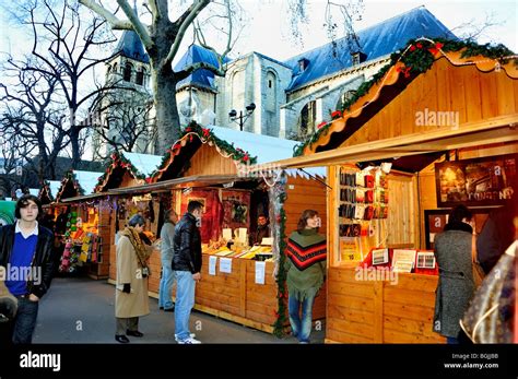 Paris, France, Christmas Shopping, People at Traditional Christmas ...