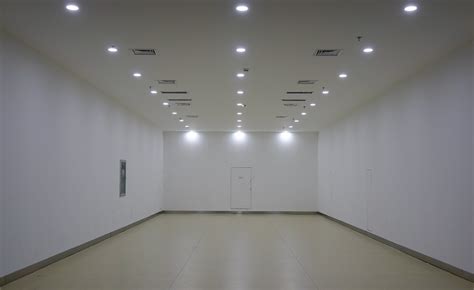 Empty room with lights | Empty room with lights at shopping … | Flickr