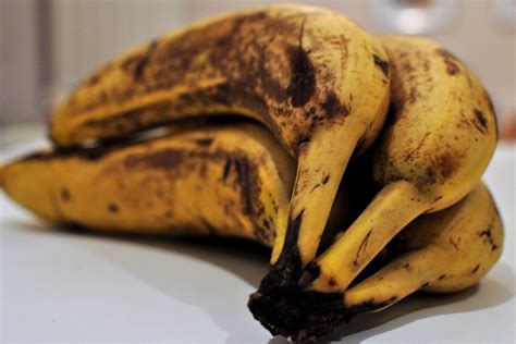 9 Things Will Happen When You Eat Black-Spotted Bananas