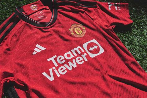 Manchester United, Qualcomm Expand Partnership to Front-of-Shirt Logo ...