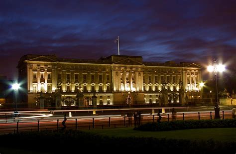 Buckingham Palace - night by spurs06 on DeviantArt