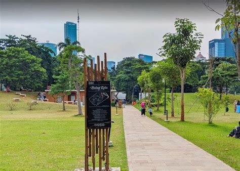 Hutan Kota sebagai tempat wisata di tengah Kota Jakarta