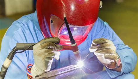 Heliarc Welding: Unlocking the Pros & Cons - Beginner Welding Guide