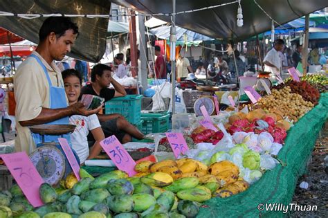 8 Best Night Markets in Phuket (Updated) - Phuket 101