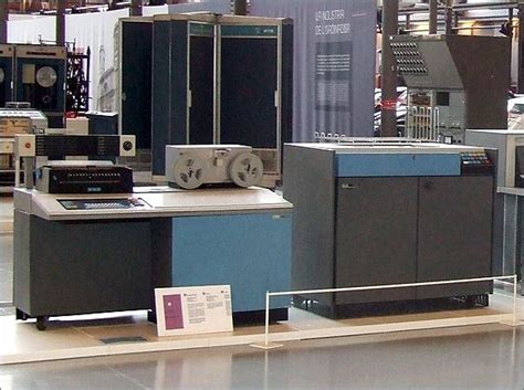 IBM 1130 Computing System va ser presentat l'any 1965 amb tecnologia ...