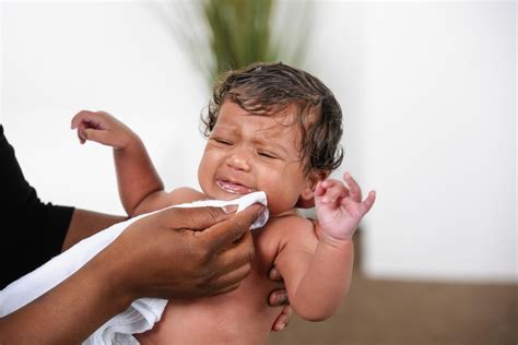 My baby is throwing up: Is it vomit or spit-up? | BabyCenter