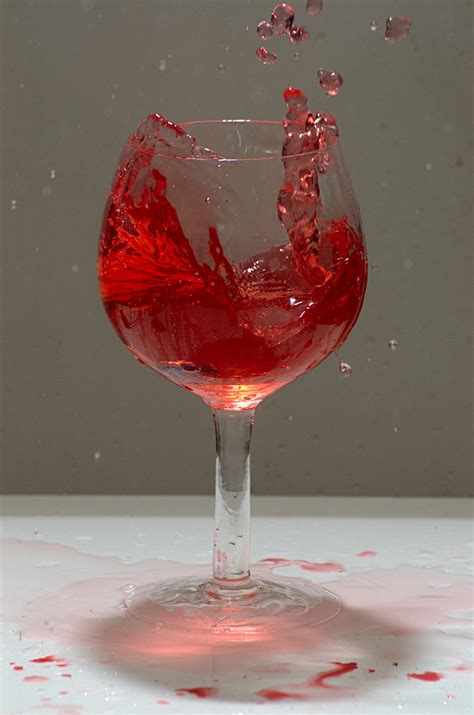 קובץ:Wine Glass Splash.JPG – ויקיפדיה