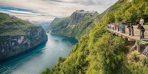 Fjord - porten til Norges fjorder | Hurtigruten