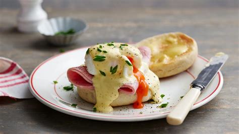 Eggs Benedict recipe - BBC Food