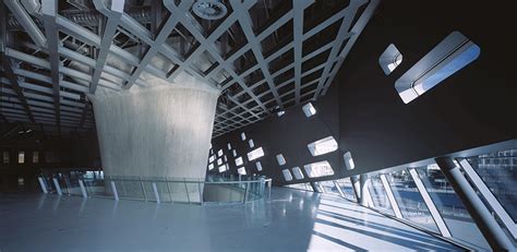 Phaeno Science Centre by Zaha Hadid: An architectural adventure ...