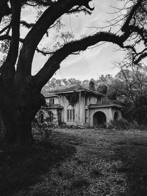 Abandoned House Photography, Black and White Photography, Urbex ...