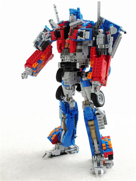 This Guy Built A LEGO Optimus Prime That Fully Transforms