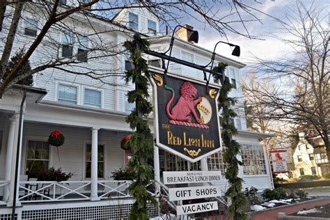 The Red Lion Inn in Stockbridge, MA | A Historic New England Inn at Christmas - New England Today