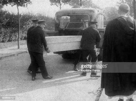 Le cercueil de Joseph Darnand, ancien secrétaire d'Etat à l'Intérieur... News Photo - Getty Images