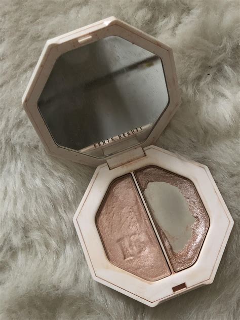 Definitely love my Fenty Beauty highlighter : PanPorn