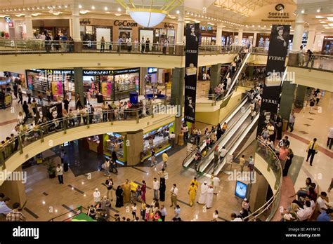 People at Deira city centre shopping mall Dubai United Arab Emirates Stock Photo: 5537810 - Alamy