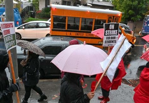 Thousands of Public School Teachers Go on Strike in LA (+Video) - World news - Tasnim News Agency