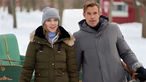 The Love Story In Hallmark's A Royal Christmas Crush Is As Flimsy As ...