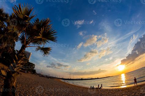 Tropical beach at sunset, Pattaya Beach, Thailand, fisheye view 6990439 Stock Photo at Vecteezy