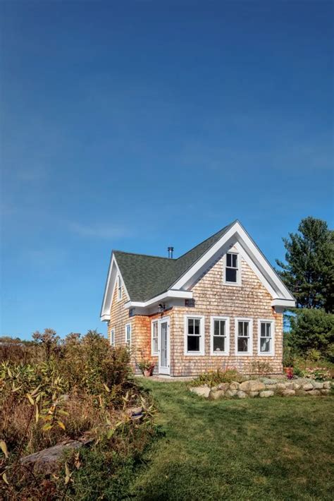 6 Maine Tiny Homes with Lots of Character in 2020 | Maine house, Maine cottage, Beach cottage style