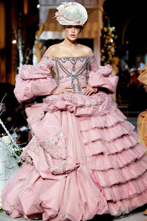 13 Marie Antoinette-Inspired Moments on the Runway - London Daily