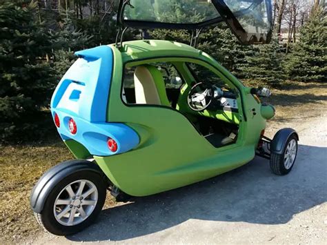 Sam Three Wheeled Small Electric Vehicle for Future Urban Mobility - Tuvie