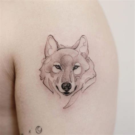 by Doy #tattoosforwomen | Animal tattoos, Small wolf tattoo, Wolf tattoo