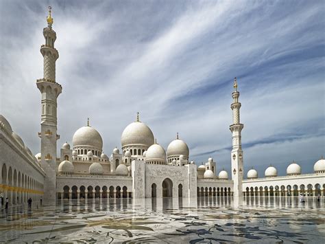 Abu Dhabi: A Pocket Guide for Travelers | The Vacation Gateway