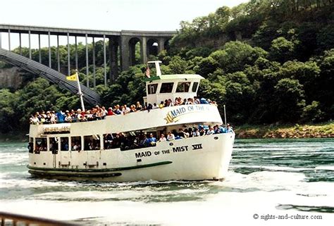 Niagara Falls boat ride to the Falls