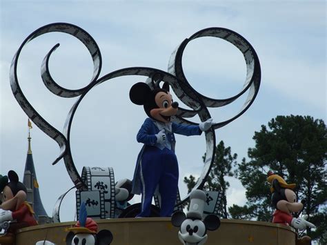 Mickey Mouse Parade Float | Disney Dreams Come True Parade F… | Flickr