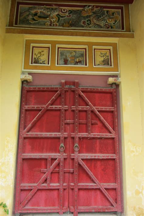 Red side doors in drum tower gate to Nine Dynastic Urns te… | Flickr