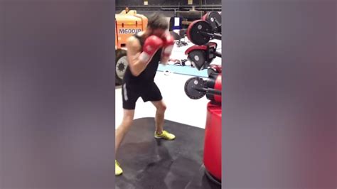 Hugh Jackman boxing training - YouTube