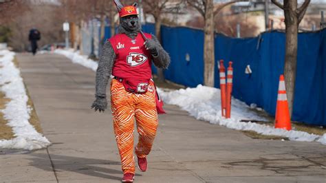 Kansas City Chiefs superfan who became a fugitive after bank robbery ...