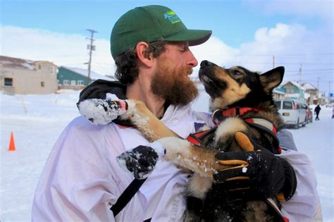 Eye on the Trail: Mackey and Holmes in Nome 5 Seconds Apart – Iditarod