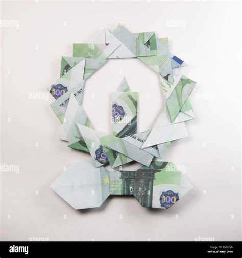 Christmas wreath origami Stock Photo - Alamy