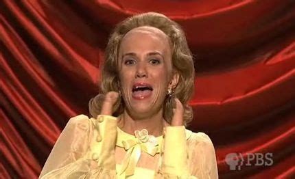 Kristen Wiig on SNL, hysterical with the little hands!! | Best snl ...