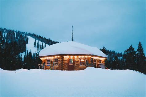 6 Reasons Why You Should Visit McCall, Idaho In The Winter - The Mandagies