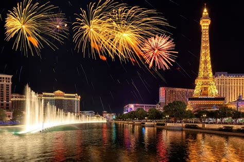 Las Vegas Strip Casinos Plan July 4 Fireworks Shows, Declaring ‘Vegas is Back’ - Casino.org Las ...