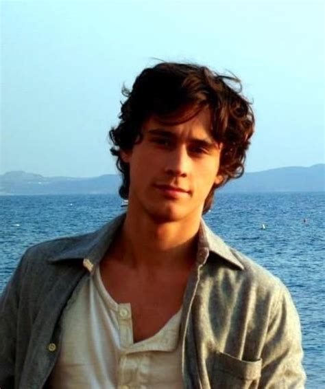 peter gadiot - Once upon a time in wonderland (With images) | Hero inspiration, Beautiful men ...