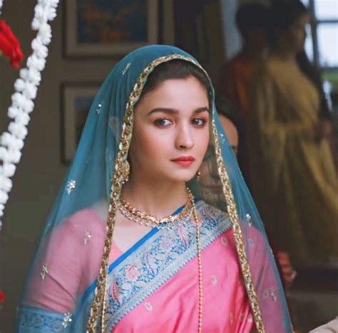 Dilbaro | Alia bhatt saree, Alia bhatt cute, Alia