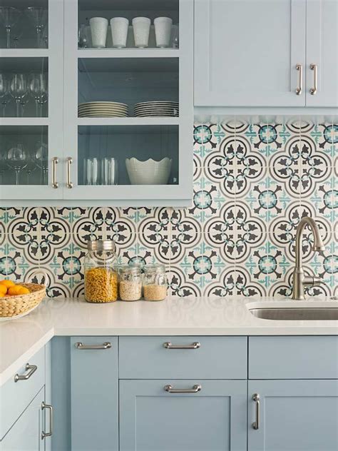 Grey kitchen, faience arabesque Kitchen Colors, Diy Kitchen, Kitchen Backsplash, Kitchen ...