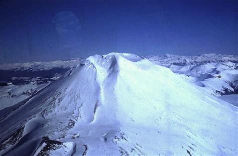 Twin summit craters