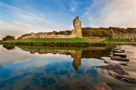 Premium Photo | Ogmore castle