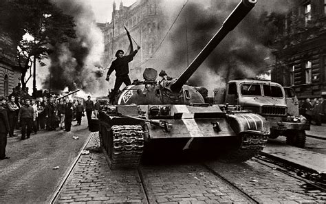 Josef Koudelka – Invasion 68 Prague | International Photography Magazine