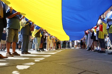 Ukraine marks Independence Day and vows to keep fighting Russia | PBS News