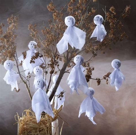 41 Halloween Ghost Decorations For Indoors And Outdoors - DigsDigs