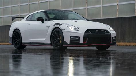 2020 Nissan GT-R Nismo hits 60mph in 2.48 seconds! - FastestLaps.com