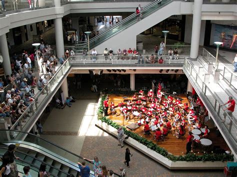 Ala Moana Center concert, Honolulu, Hawaii