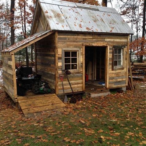 Pin by Kerry Yost on Log Cabins/cabins | Backyard storage sheds, Pallet building, Pallet shed