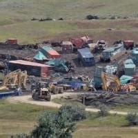 Crews cleaning up train derailment in North Dakota